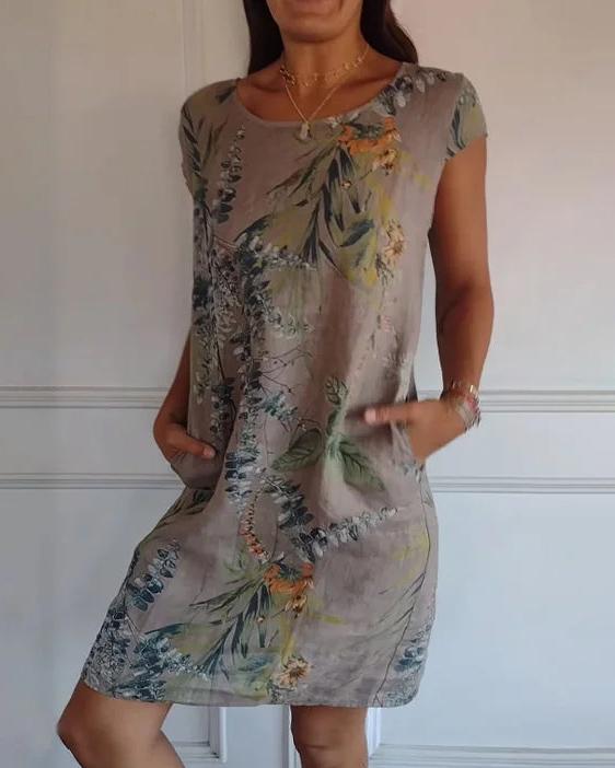 Damen Freizeitkleid mit tropischem Print. Lockere Passform, Rundhals & praktische Taschen. Perfekt für den Sommer.