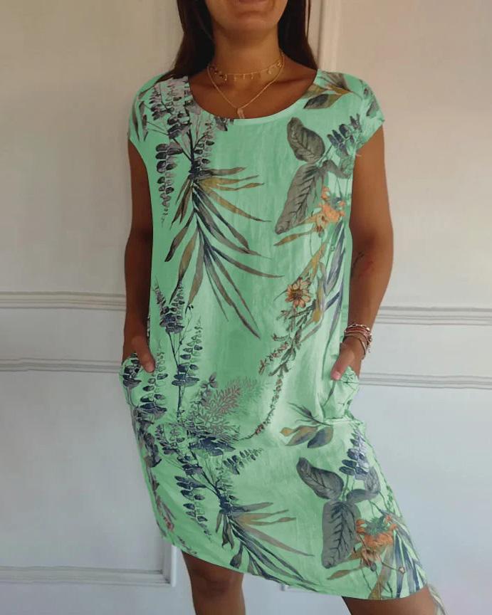 Sommerliches Damenkleid mit tropischem Muster. Rundhals, lockere Passform und seitliche Taschen. Komfortables Freizeitkleid.