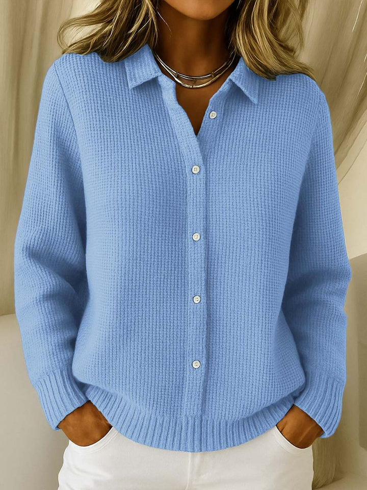 Bequeme Damen Strickjacke im Lagenlook, ideal für Frühling & Herbst. Vielseitiger Cardigan für stilvolle Alltagskleidung.