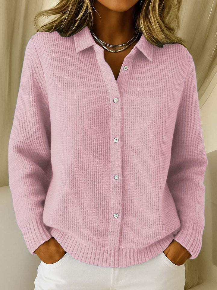 Modische Damen Strickjacke, eleganter Cardigan für Frühling und Herbstgarderobe. Bequeme Mode für stilvolle Alltagslooks.