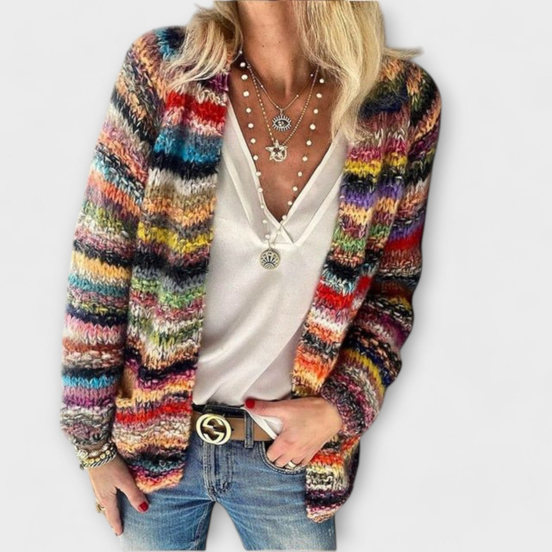 Rote Damen Boho Strickjacke, Oversize Langarm-Cardigan für den Herbst. Lässige Freizeit-Layering-Mode, warm und bequem.