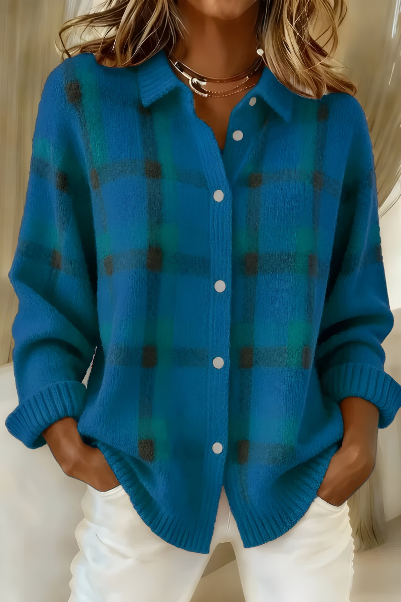 Modische Damen-Strickjacke in Retro-Optik mit Karomuster, perfekt für kühle Herbsttage.