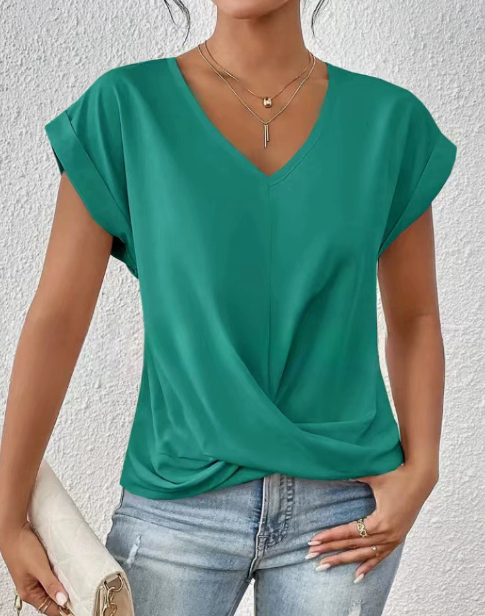 Frauen T-Shirt mit Herz-Ausschnitt, kurzarm und bequem. Ein vielseitiges Oberteil für Modebewusste.