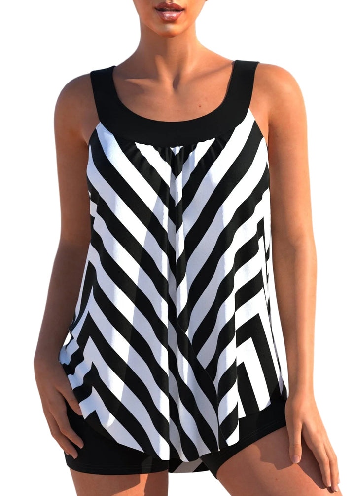 Damen Tankini Set, figurfreundlich geschnitten. Perfekte Bademode für entspannte Tage am Strand.