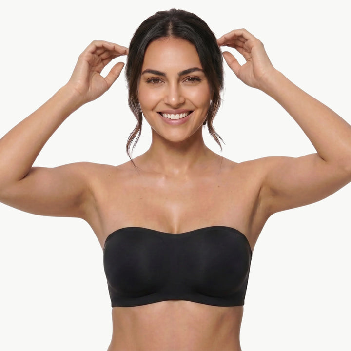 Trägerloser Damen BH in Beige, unsichtbar, bügellos & mit Push-up für ultimativen Tragekomfort.
