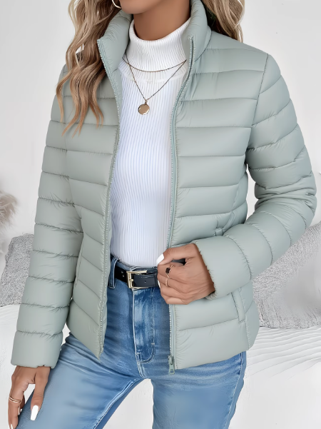 Elegante Damen Übergangsjacke Pauline in Grün mit stilvoller Steppung, perfekt für Herbstmode & Komfort.