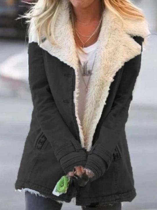 Stilvolle Übergangsjacke für Damen. Eine warme Freizeitjacke mit elegantem Design für kühle Herbsttage.