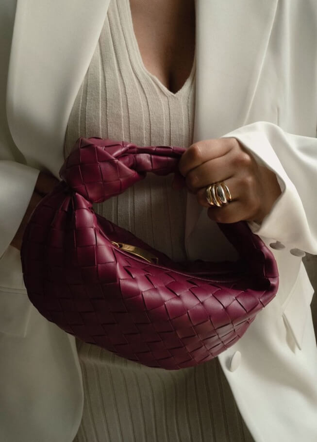 Stilvolle Damentasche aus Kunstleder, geflochten für einen eleganten Look. Vielseitig als Handtasche.