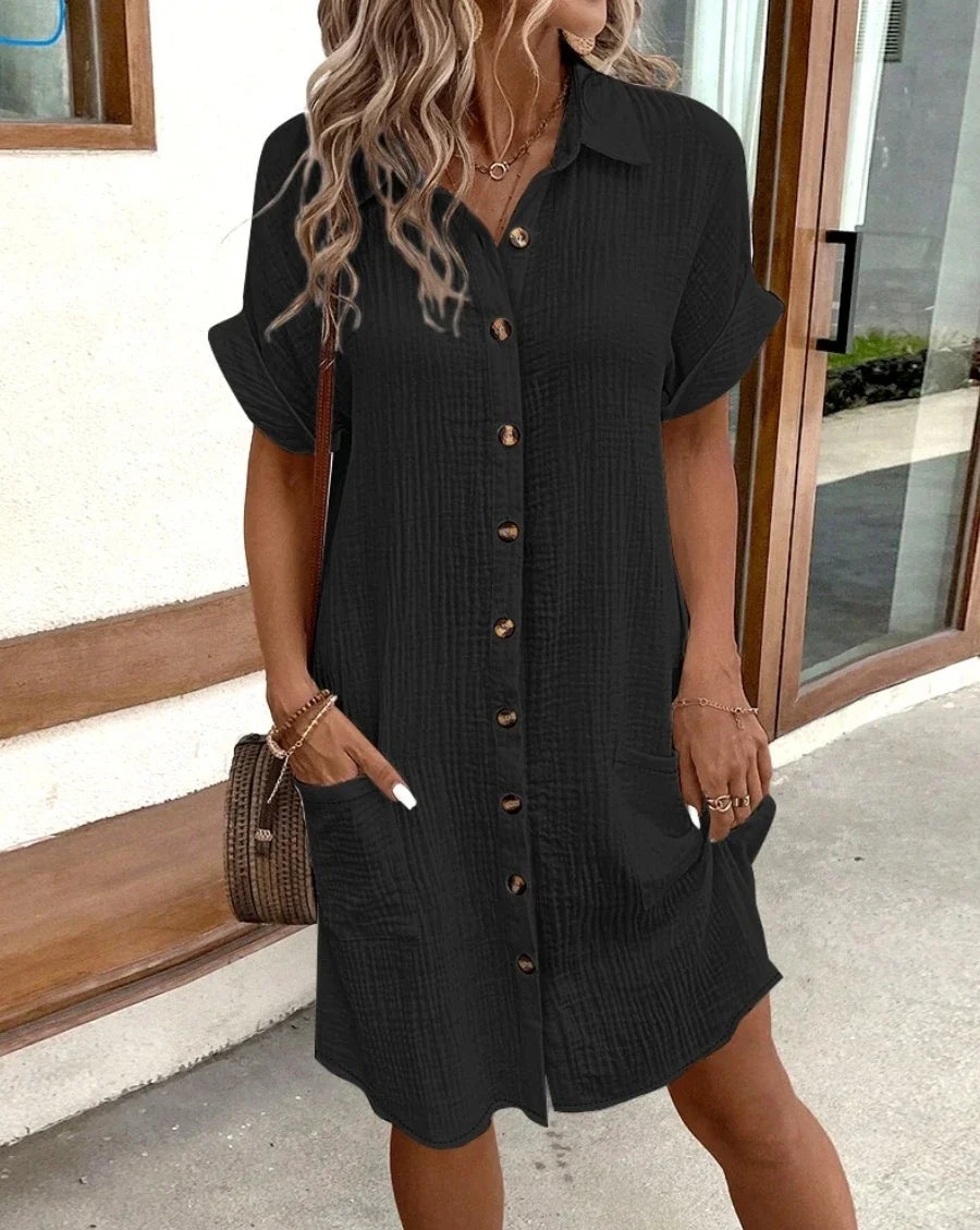 Modisches Damen Strandkleid. Leichtes V-Ausschnitt Urlaubskleid mit Dreiviertelärmeln, ideal für heiße Sommertage.