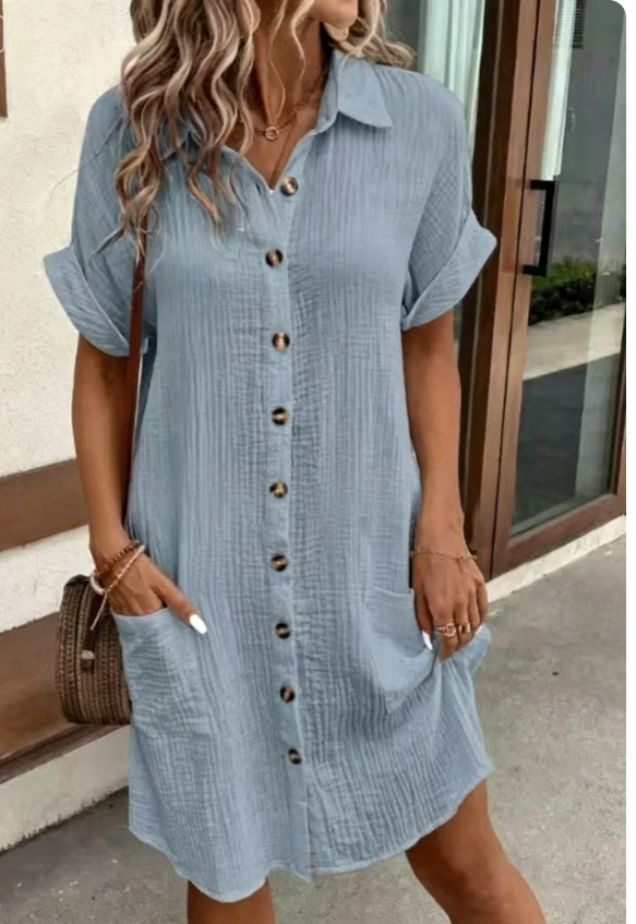 Dieses bequeme Damen V-Ausschnitt Minikleid ist leicht, luftig und perfekt als Freizeit- oder Urlaubskleid im Sommer.