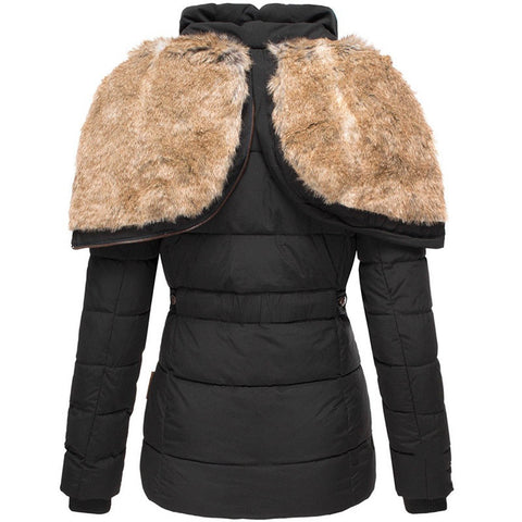 Funktionale Damen Winterjacke, wasserdicht mit Kapuze; bietet Kälteschutz und Komfort für Frauen.