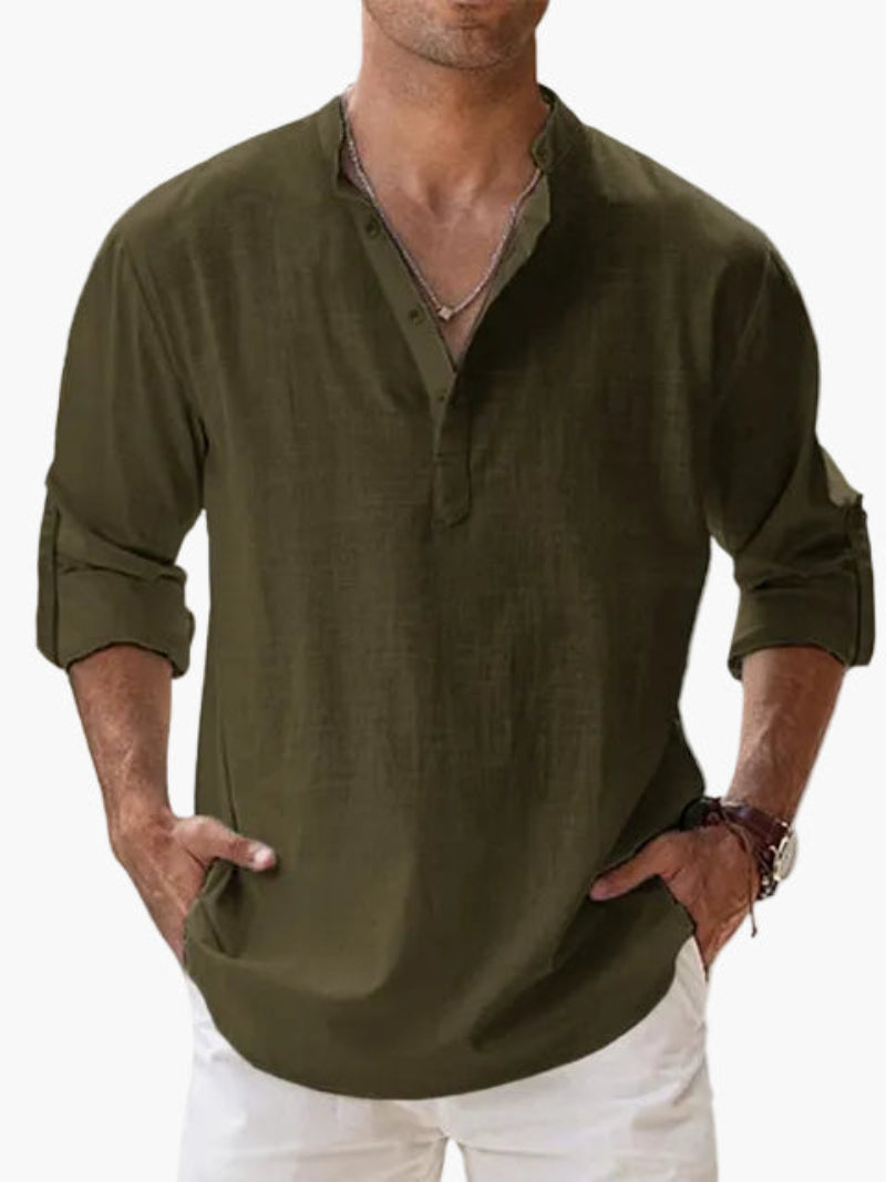 Lässig-elegantes Herrenhemd im Henley-Stil mit praktischen Krempelärmeln, ideal für warme Tage & Urlaub.