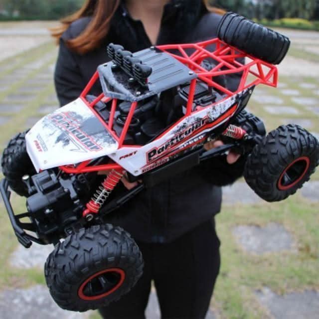 Robuster RC Monster Truck, ferngesteuert, mit 4x4 Allradantrieb. Ideal für spannende Offroad-Abenteuer.