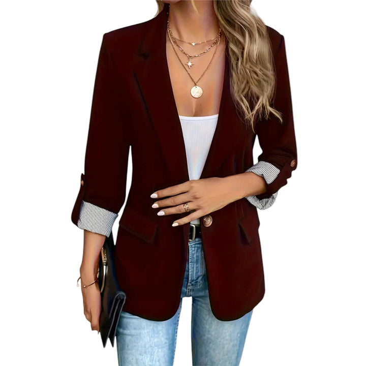 Klassischer bordeauxroter Damenblazer, figurbetont geschnitten. Elegant für Business- oder Freizeit-Outfits.