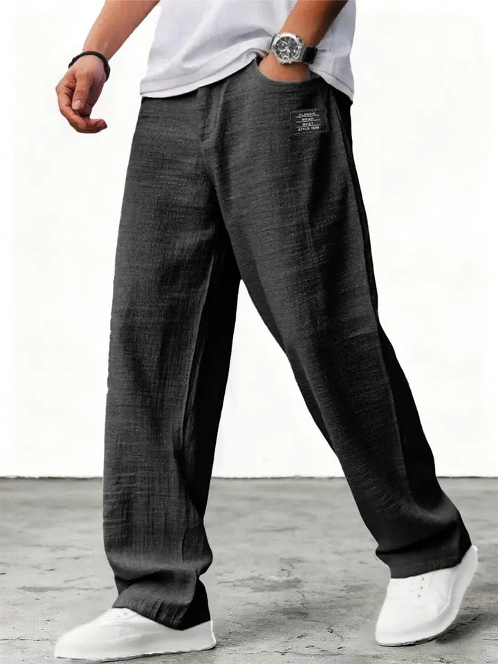 Herren Freizeithose mit geradem, weitem Bein und Kordelzug, bietet Komfort und stilvollen Look. Entspannt.