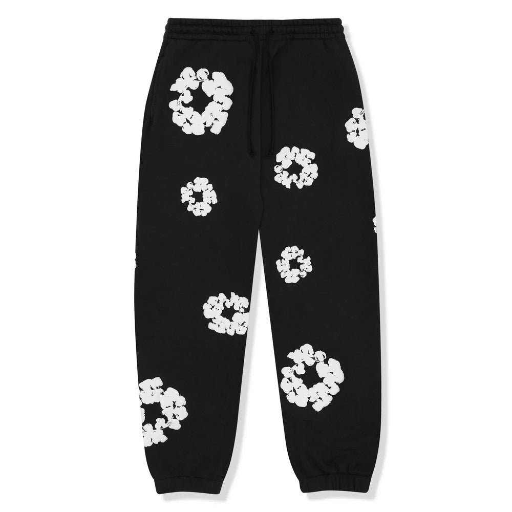 Trendiger Unisex Jogginganzug mit zarten Blumendetails, perfekt für Streetwear und Casual-Looks.