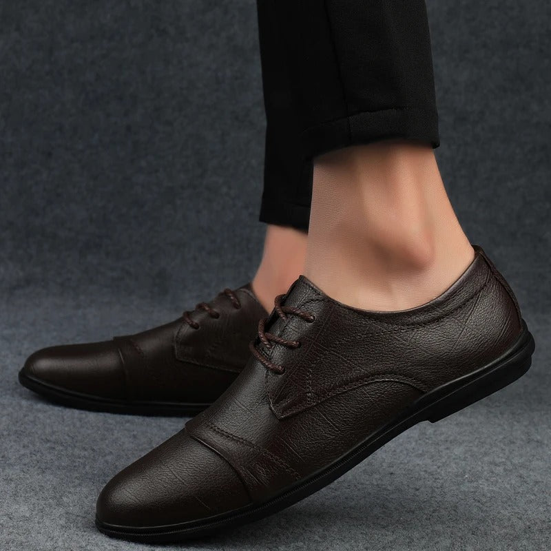 Hochwertige elegante Herren Schnürschuhe aus Glattleder, klassisch für anspruchsvolle Herrenmode.