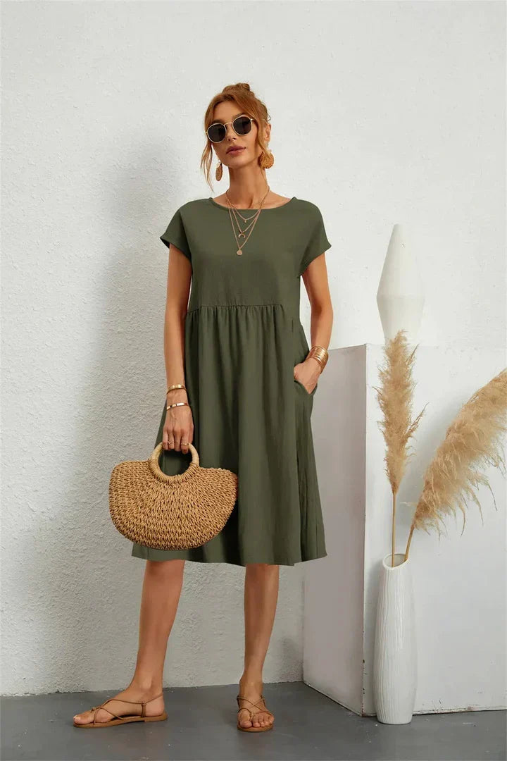 Bequemes Damen Sommerkleid, Rundhals, kurze Ärmel & praktische Taschen, ideal für Alltag und Strandurlaub.