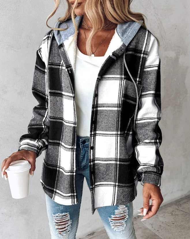 Schwarzer Damen Kapuzenpullover für Sport und Alltag, mit bequemer lockerer Passform und Kapuze.