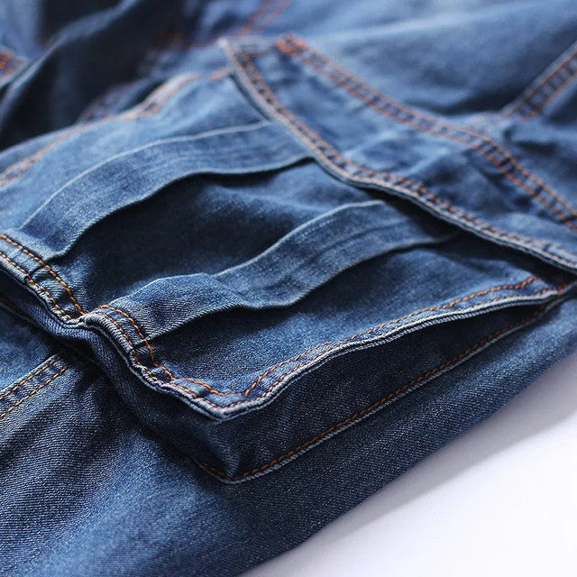 Vielseitige Herren Cargo-Shorts mit bequemem Relaxed Fit. Perfekt als Freizeitshorts für Sommer und Outdoor-Trips.