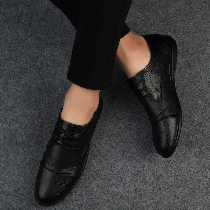 Vielseitige elegante Herren Schnürschuhe, ideal für Business, Büro und Abendmode in Schwarz/Braun.