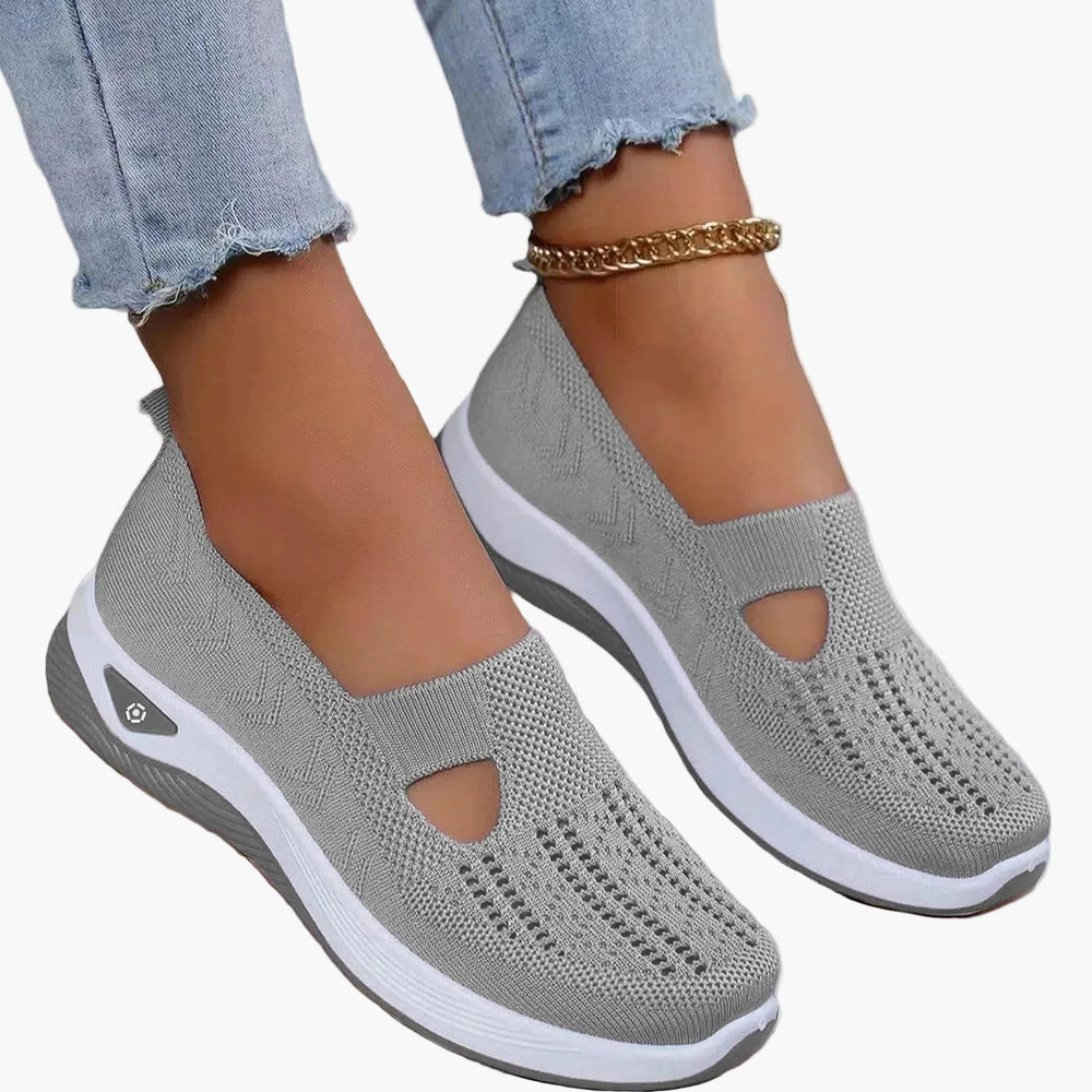 Leichte, atmungsaktive Damen-Sommerschuhe im Slipper-Stil mit Plateau für bequemen Freizeit-Look.