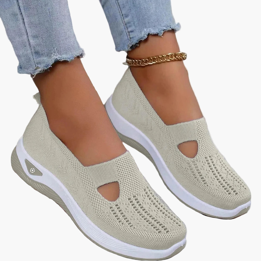 Atmungsaktive Damen-Schlupfschuhe mit Plateau und Cut-Outs. Perfekte Komfortschuhe für Frühling & Freizeit.
