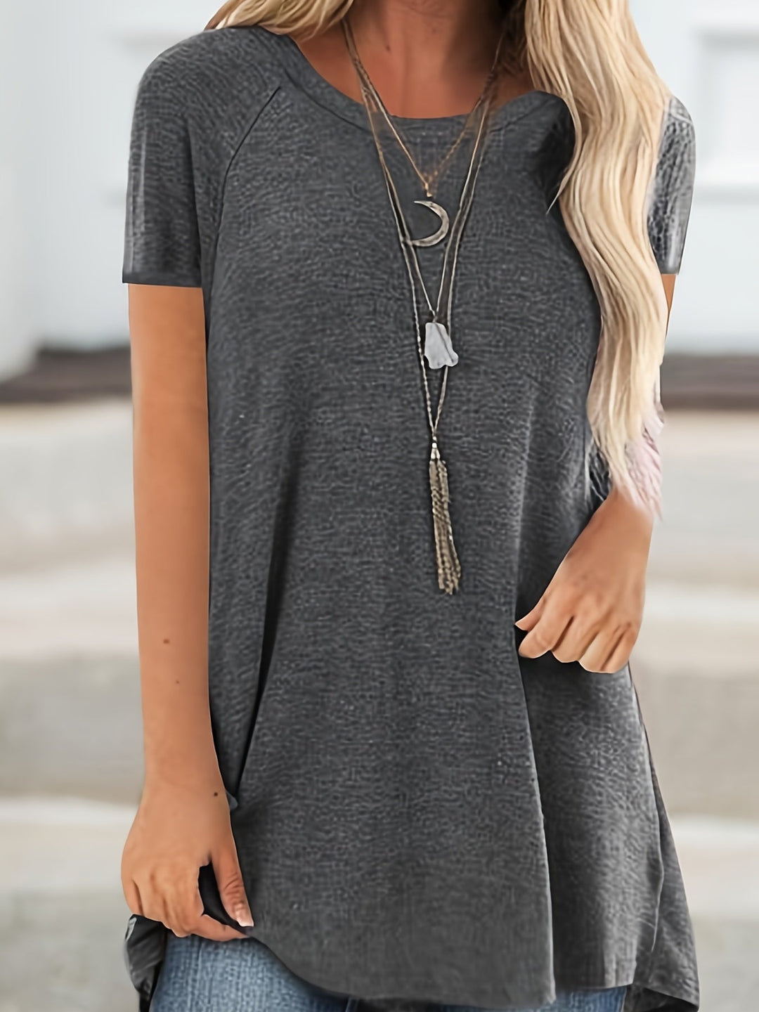 Modernes Damen Tunika T-Shirt, Kurzarm Oberteil, bequem für Alltag & Freizeit.