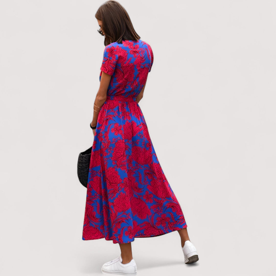 Tailliertes Damenkleid mit Blumen, ein vielseitiges Wickelkleid für Alltag & Abend.