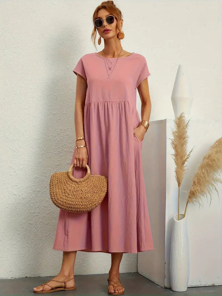 Bequemes Sommer-Midikleid für Damen, elegant und mit praktischen Taschen.