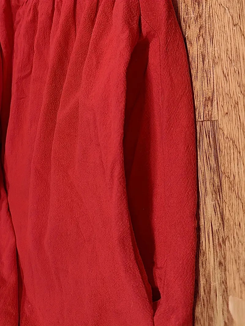 Damen Midikleid, stilvoll & bequem, mit praktischen Taschen für Essentials.