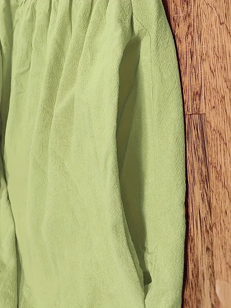 Bequemes und elegantes Damenkleid mit Taschen, perfekt für warme Tage.