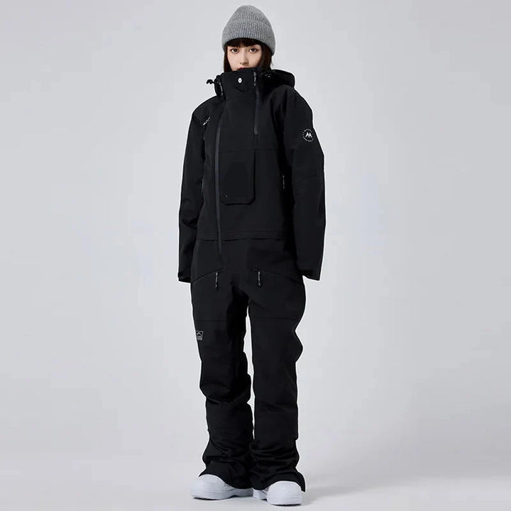 Stylischer Damen Winteroverall, wasserdicht & winddicht. Ideal für Outdoor Schneeaktivitäten, Skifahren, Snowboarden.