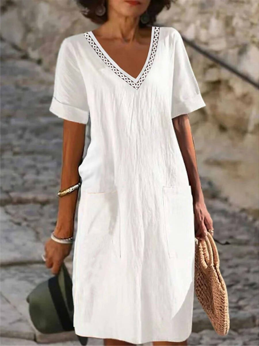 Elegantes weißes Damen Sommerkleid mit V-Ausschnitt und Kurzarm im geraden Schnitt, ideal als Strand- oder Freizeitkleid.