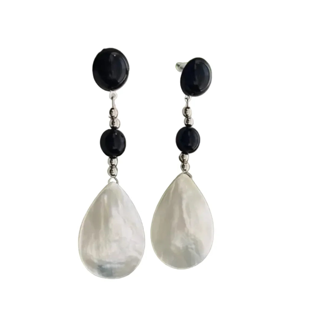 Elegante Damen Muschelohringe im Vintage-Stil mit Muscheldesign. Leichte Sommer-Strandohrringe, Meer-inspiriert.