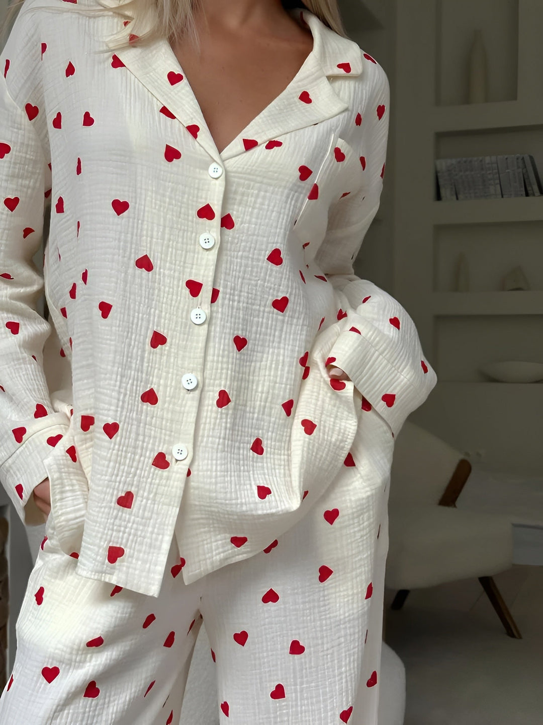 Damen Pyjama-Set mit Herzmuster aus Baumwolle. Bequemer Schlafanzug für Damen, ideal als Loungewear.