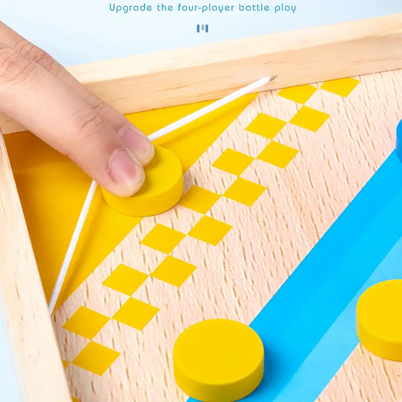 Detailansicht der Spielfiguren und des Bretts für Strategie- und Intelligenzspiel, ein Familien Lernspiel.