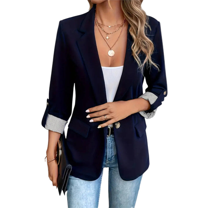 Eleganter figurbetonter Damenblazer, perfekt für Business und Büro. Klassischer Schnitt in Schwarz.