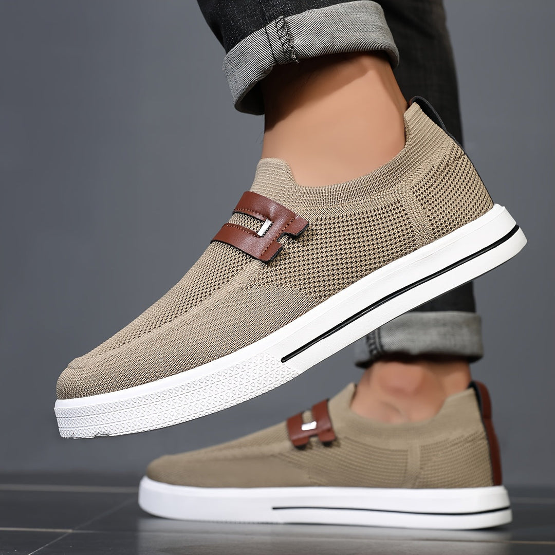 Leichter Herren Slip-On Schuh, atmungsaktiv, bequemer Alltagsbegleiter.
