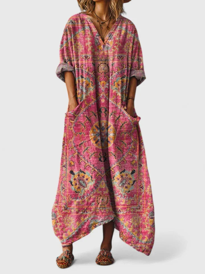 Urlaubs-taugliches Boho Damen Maxikleid mit V-Ausschnitt, kurzen Ärmeln und entspanntem Schnitt.