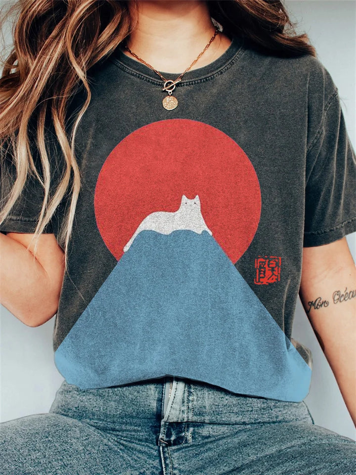 Hochwertiges Damen T-Shirt mit exklusivem Japan Katze Design, inspiriert von traditioneller Kunst, ein Blickfang.
