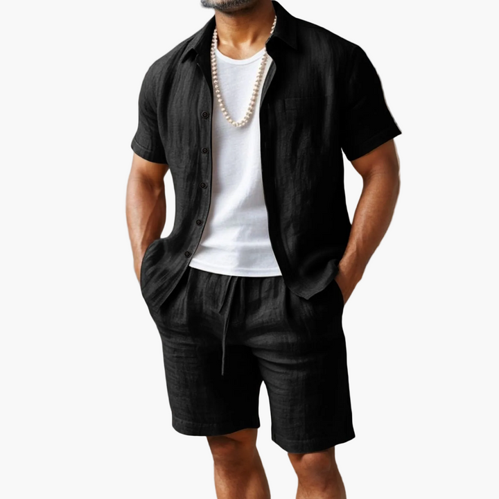 Stilvolles Herren Kurzarm Hemd und Shorts Set, perfekt für Sommerstrand und Freizeit.