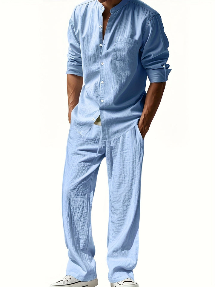 Stylisches Herren Sommer Set: leichtes Stehkragen Hemd & komfortable Relaxed Fit Hose für Strand & Freizeit.