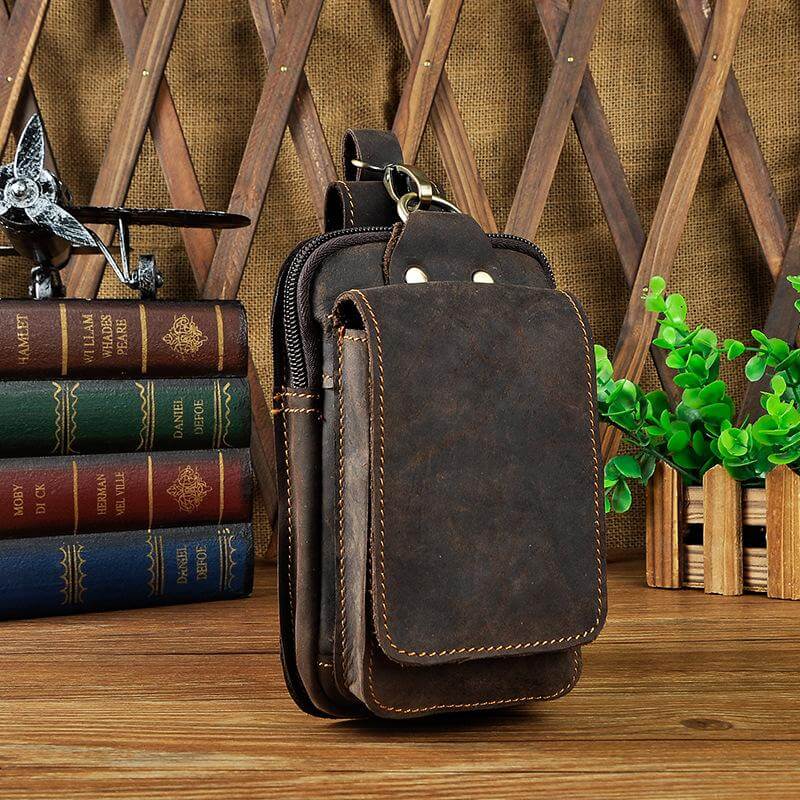 Hochwertige Herren-Gürteltasche in Vintage-Braun, stilvoll und praktisch für jede Gelegenheit.