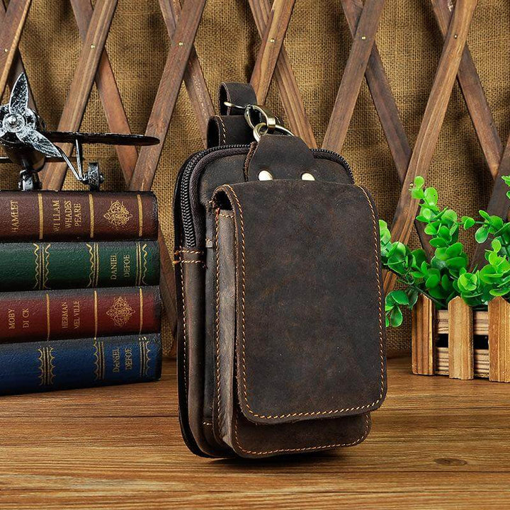 Hochwertige Herren-Gürteltasche in Vintage-Braun, stilvoll und praktisch für jede Gelegenheit.