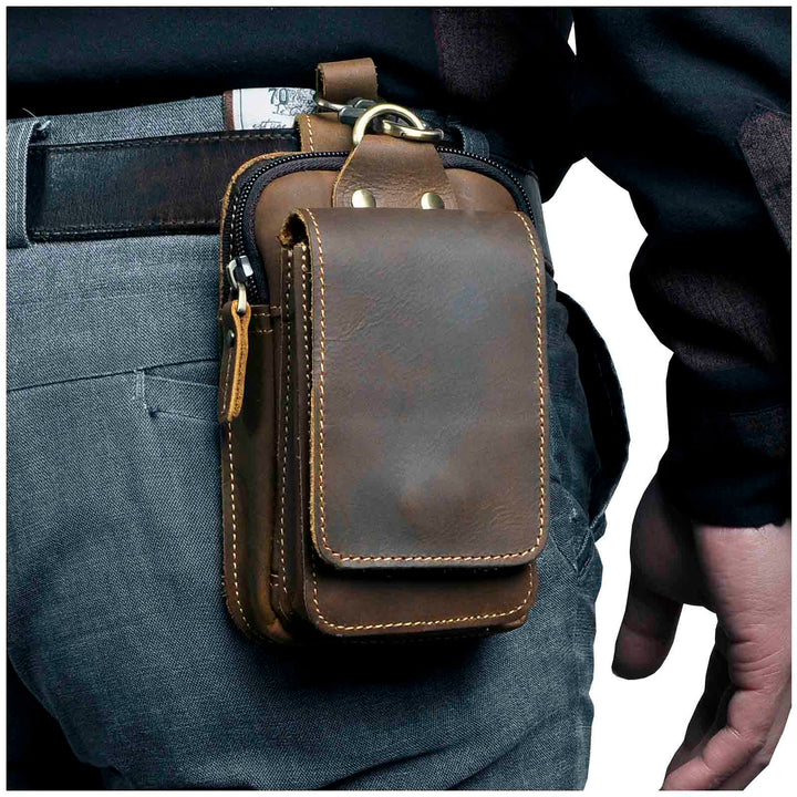 Herren Gürteltasche in Dunkelbraun, stilvoll & praktisch für Alltag und Reisen.