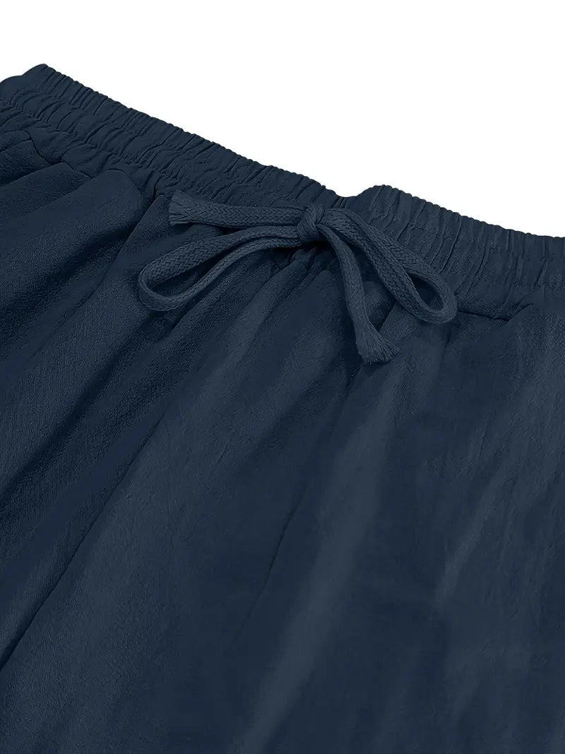 Moderne Herren Sommerhose, dunkelblau, locker geschnitten. Stilvoll für Freizeit.
