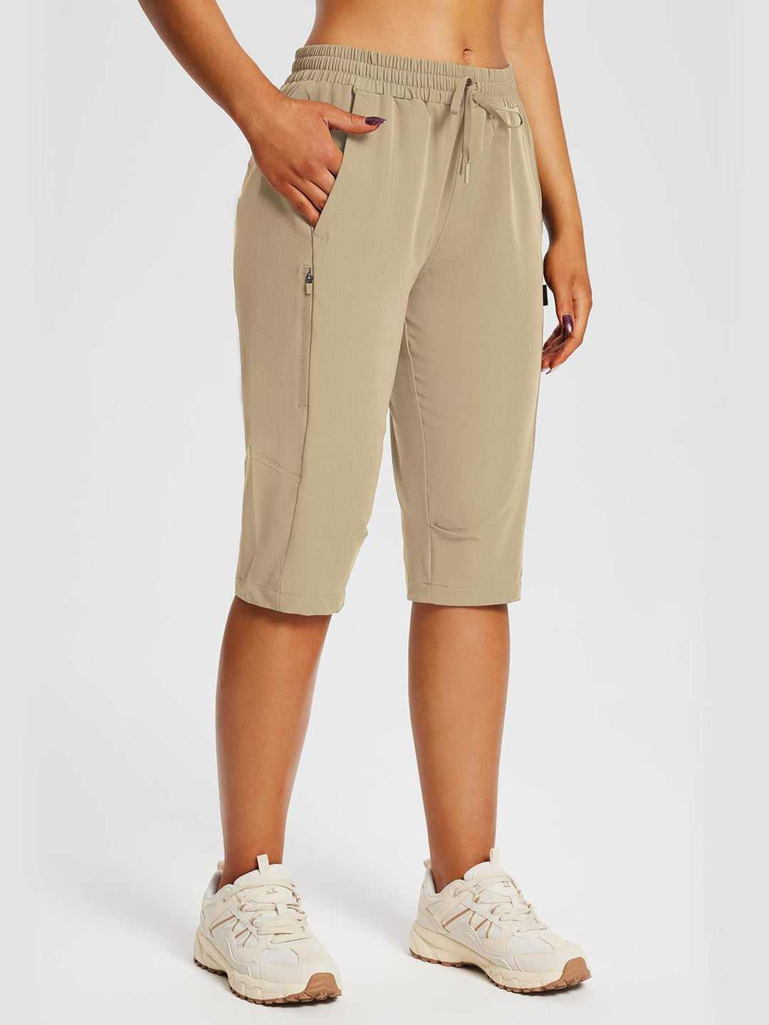 Damen Outdoor-Capris für Wandern & Trekking mit UPF 50+ Sonnenschutz, atmungsaktiv & komfortabel.