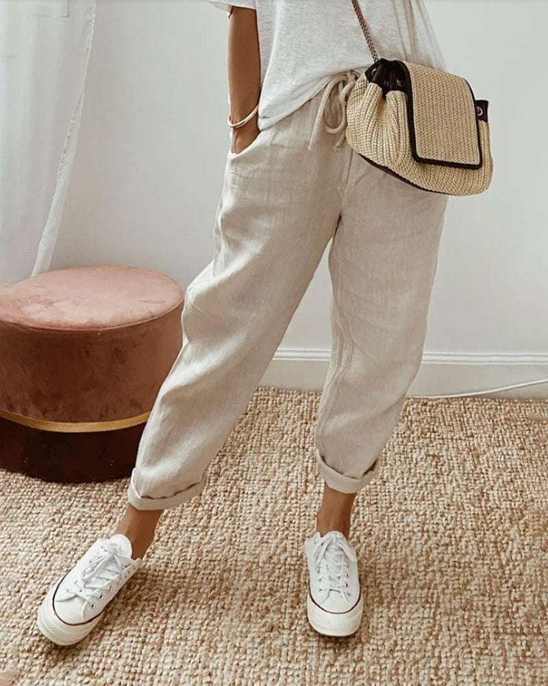 Elegante, atmungsaktive Freizeithose für Damen mit weitem Bein und hohem Bund, ideal für stilvollen Komfort.