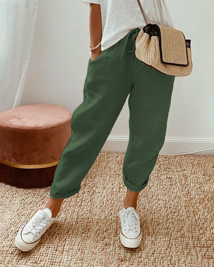 Locker sitzende, atmungsaktive Damenhose in elegantem Stil mit hohem Bund und weitem Bein für maximalen Komfort.